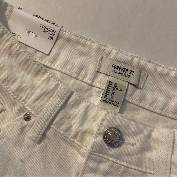 Forever 21 white jean Concert Shorts, mid rise, slim fit, size 28 - Picture 5 of 8